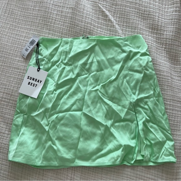 Aritzia Dresses & Skirts - Aritzia Sunday Best Tatiana Lime Skirt